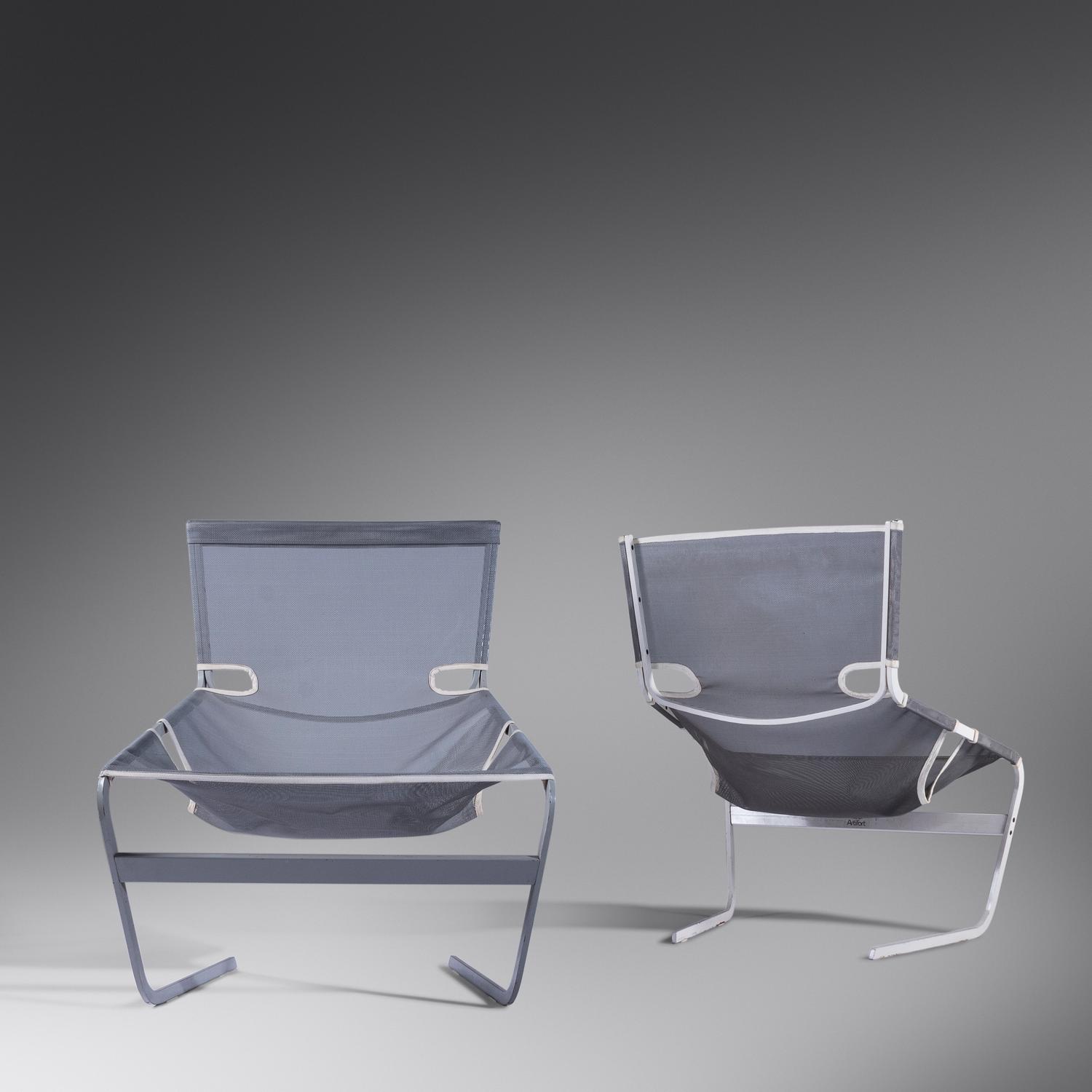 Pair of Lounge Chairs, model F-444 Artifort, Netherlands