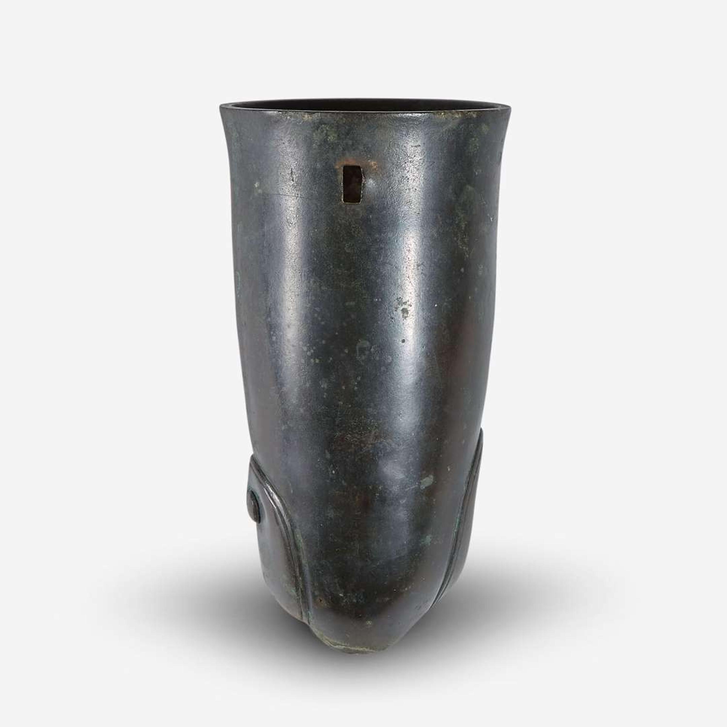 A patinated bronze rhyton-form fitting or wall vase 来通杯形铜器 18th/early 19th century ????????