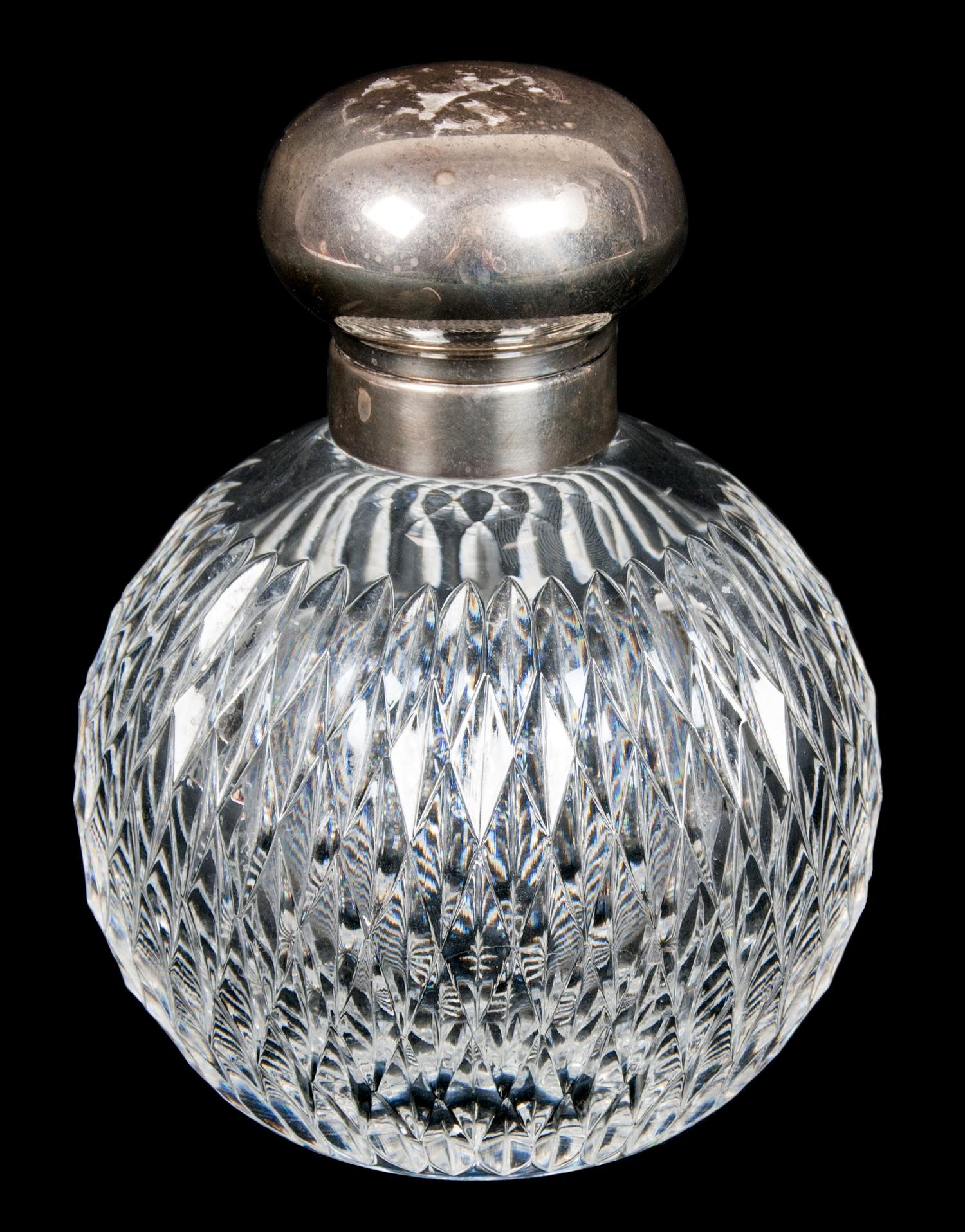 An English Silver Mounted Glass Scent Bottle, 20TH CENTURY, Birmingham, 2000.