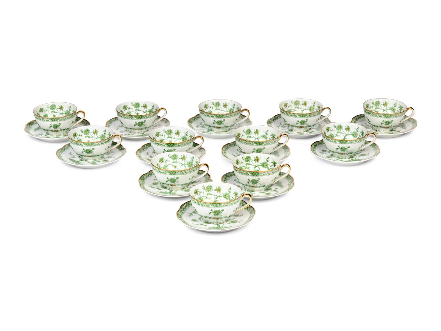 A Haviland Limoges Bonneval Porcelain Dinner Service