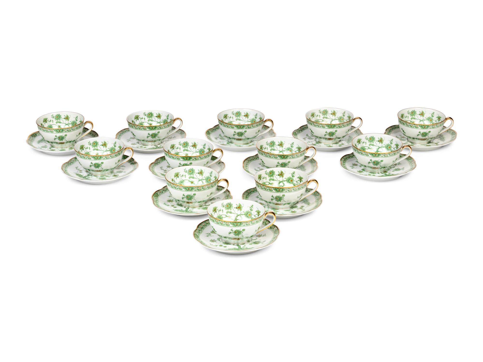 A Haviland Limoges Bonneval Porcelain Dinner Service