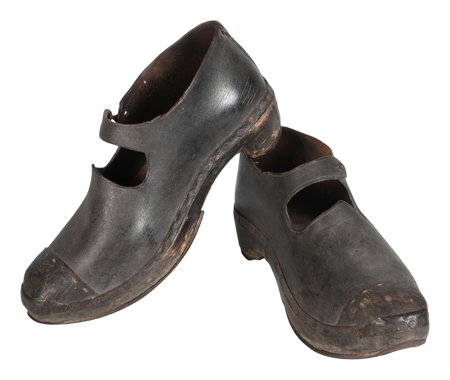 [CIVIL WAR]. Confederate wooden-soled shoes, ca 1861-1865.