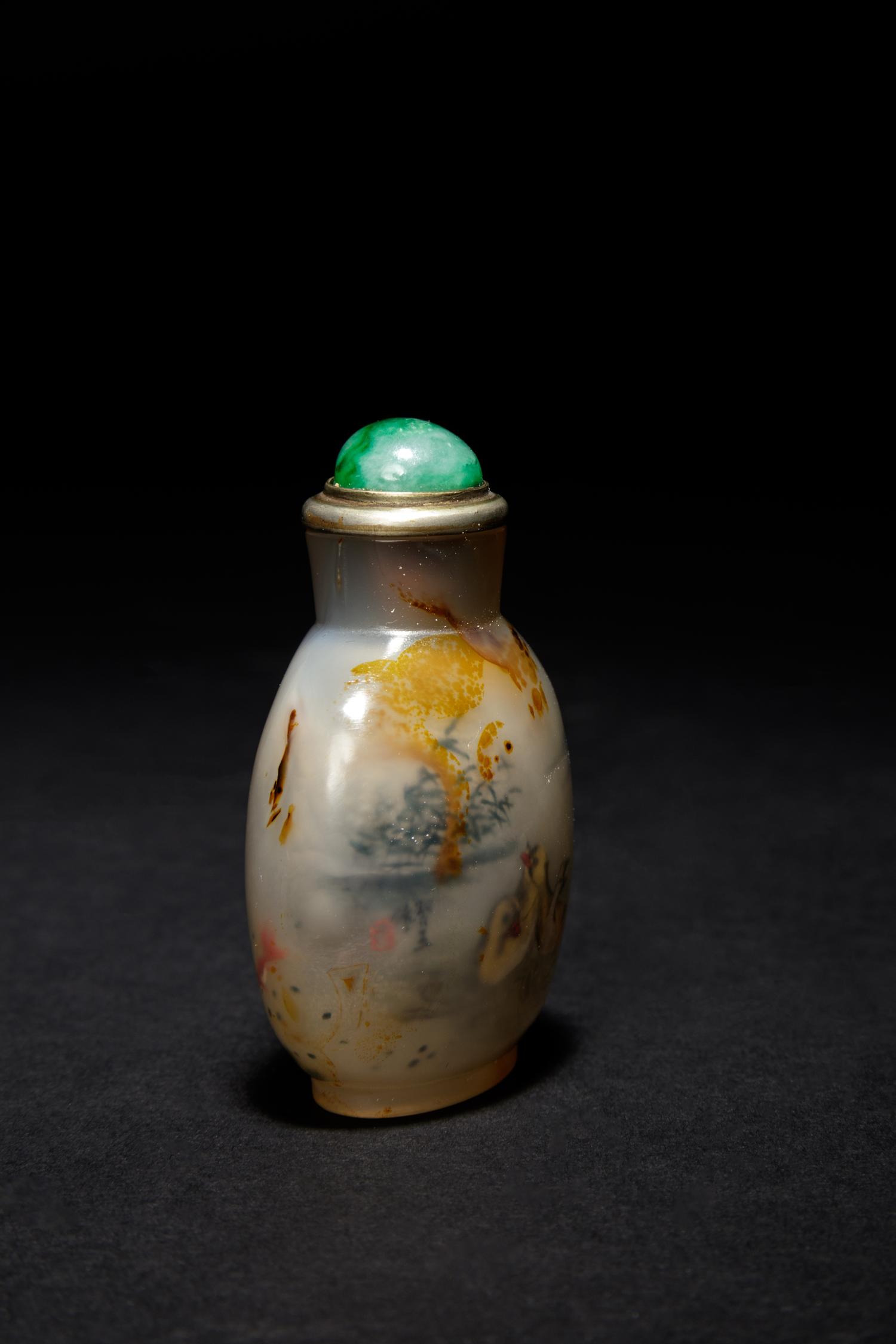 An Inside Painted Agate Snuff Bottle