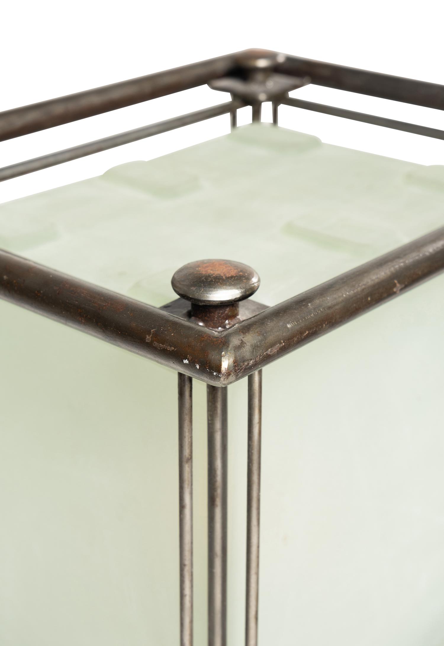 Glass Gated Lamp