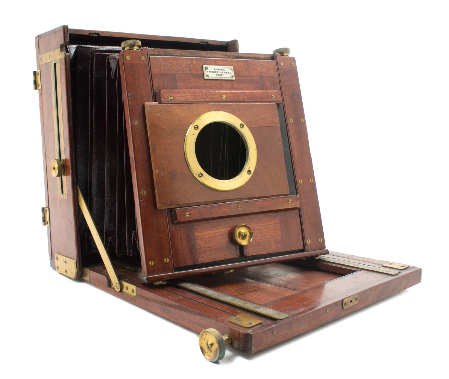A Brass Mounted Wood Scientific Demonstration Projector Height of main body 18 x width 24 inches. — HAYNES, MATHEWS & CO., CAPE TOWN, SOUTH AFRICA