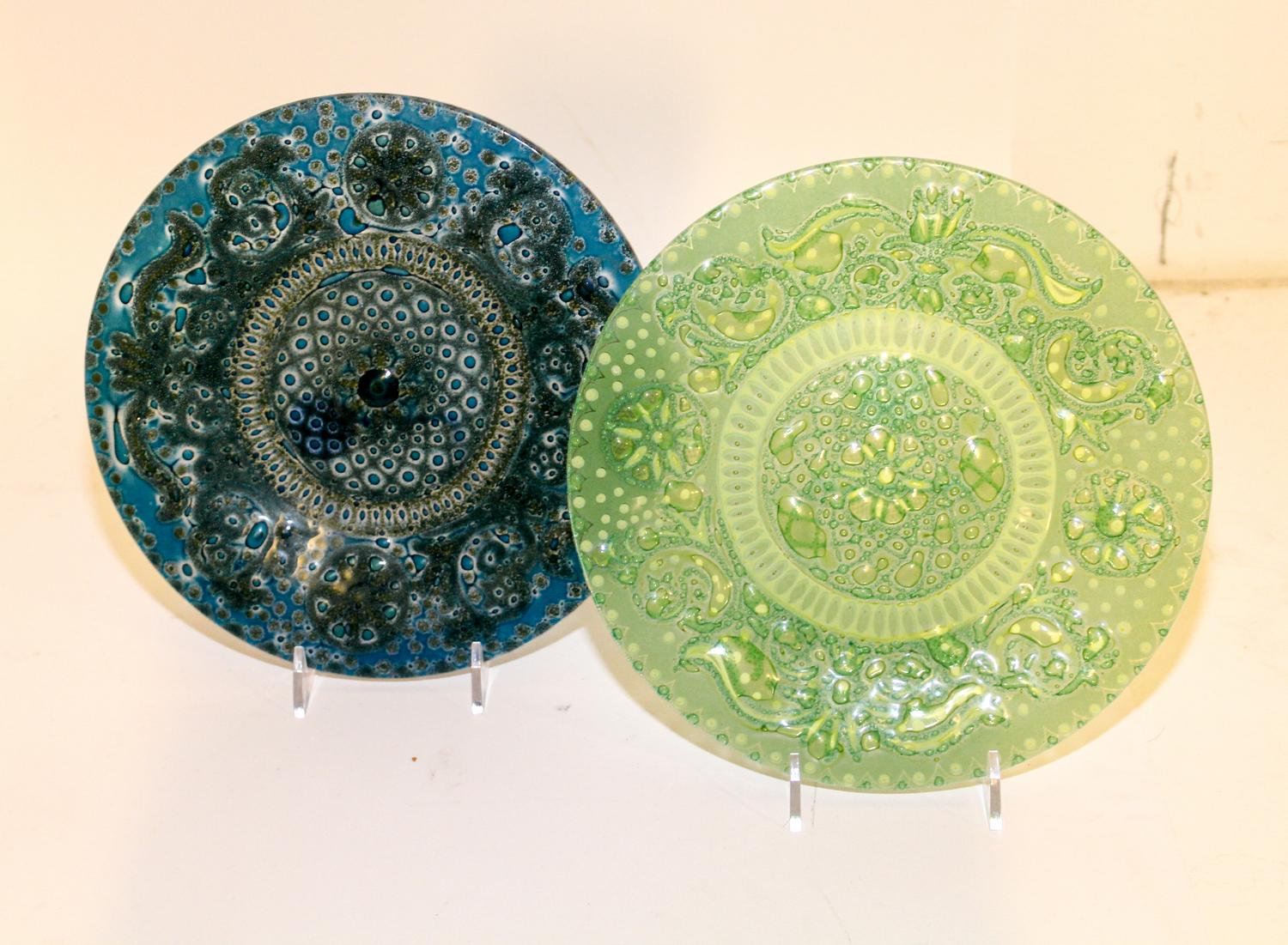 Two Glass Plates Diameter of largest 8 1/2 inches. — 20TH CENTURY