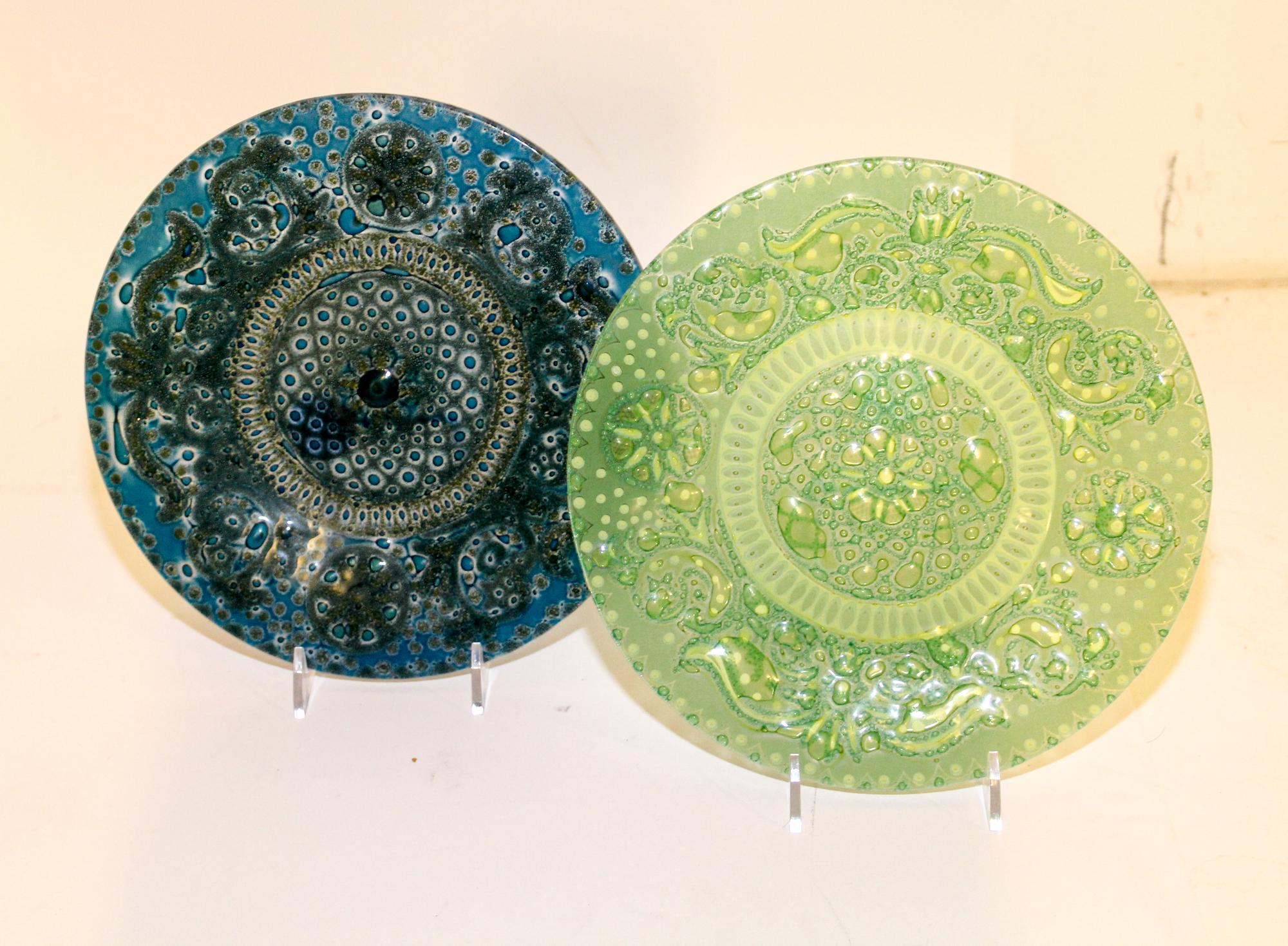 Two Glass Plates Diameter of largest 8 1/2 inches. — 20TH CENTURY
