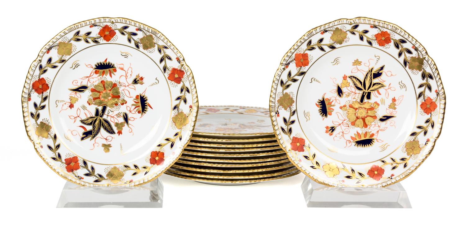 A Royal Crown Derby Porcelain Dinner Service for Twelve Diameter of first 10 inches. — 20TH CENTURY