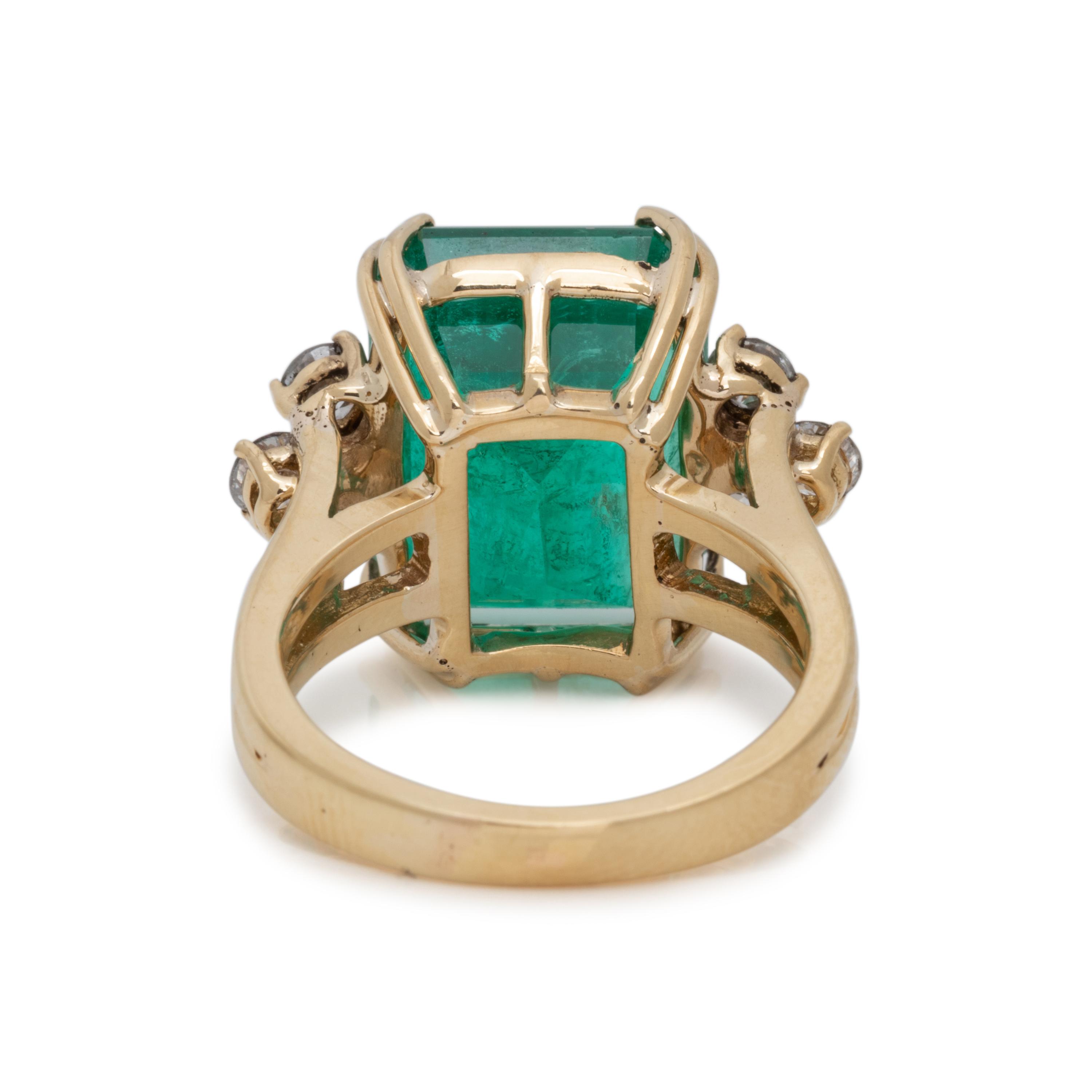 EMERALD AND DIAMOND RING