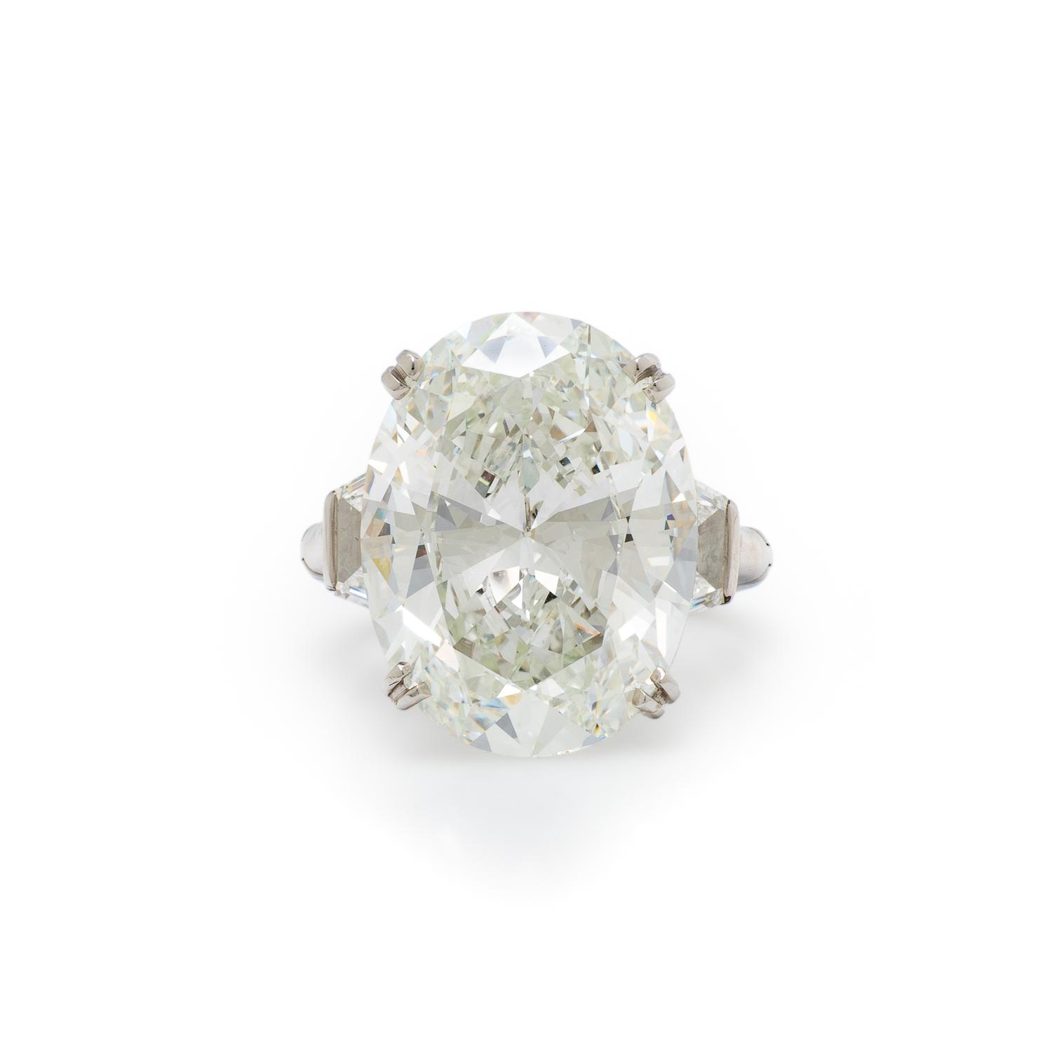 GRAFF, AN IMPORTANT OVAL DIAMOND RING