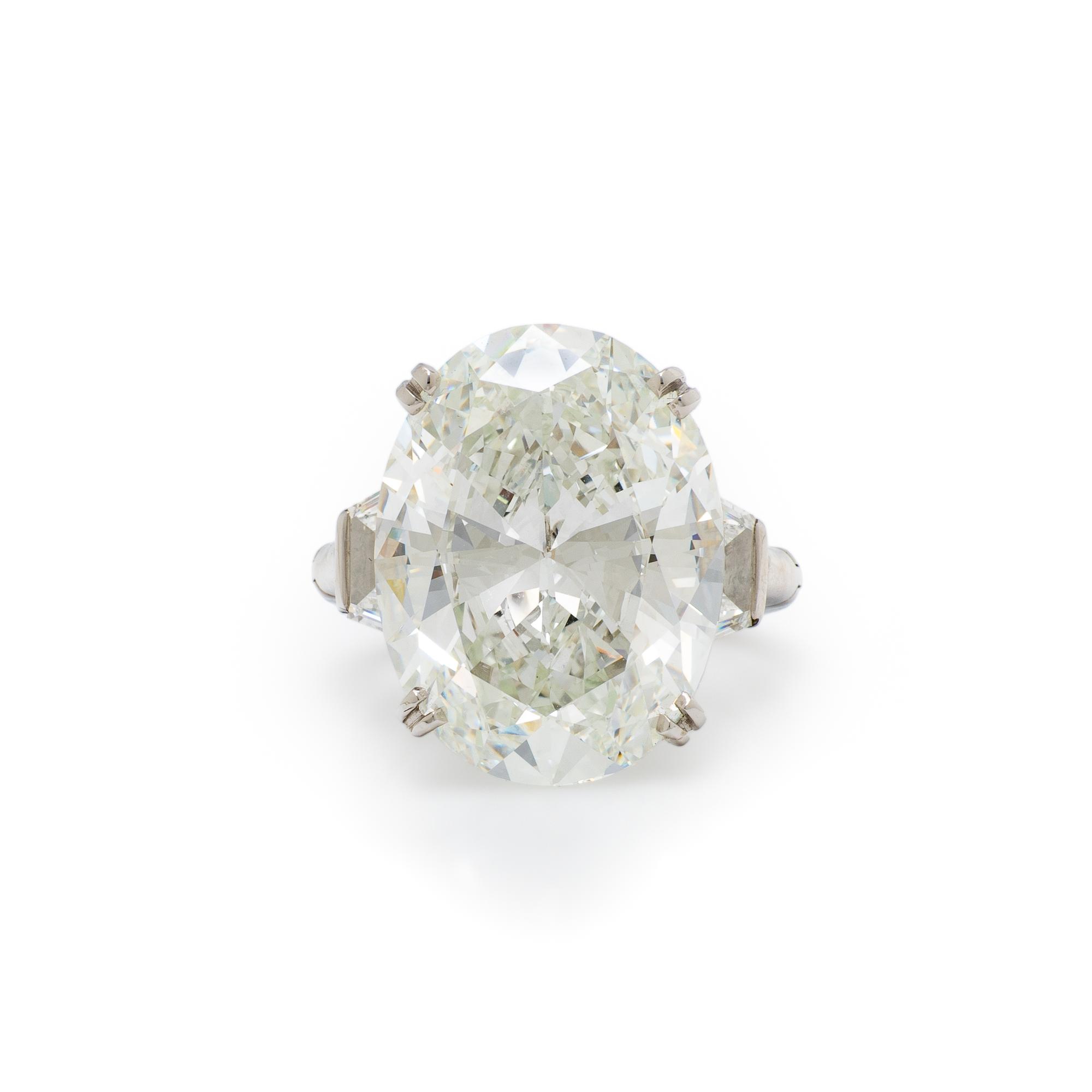 GRAFF, AN IMPORTANT OVAL DIAMOND RING