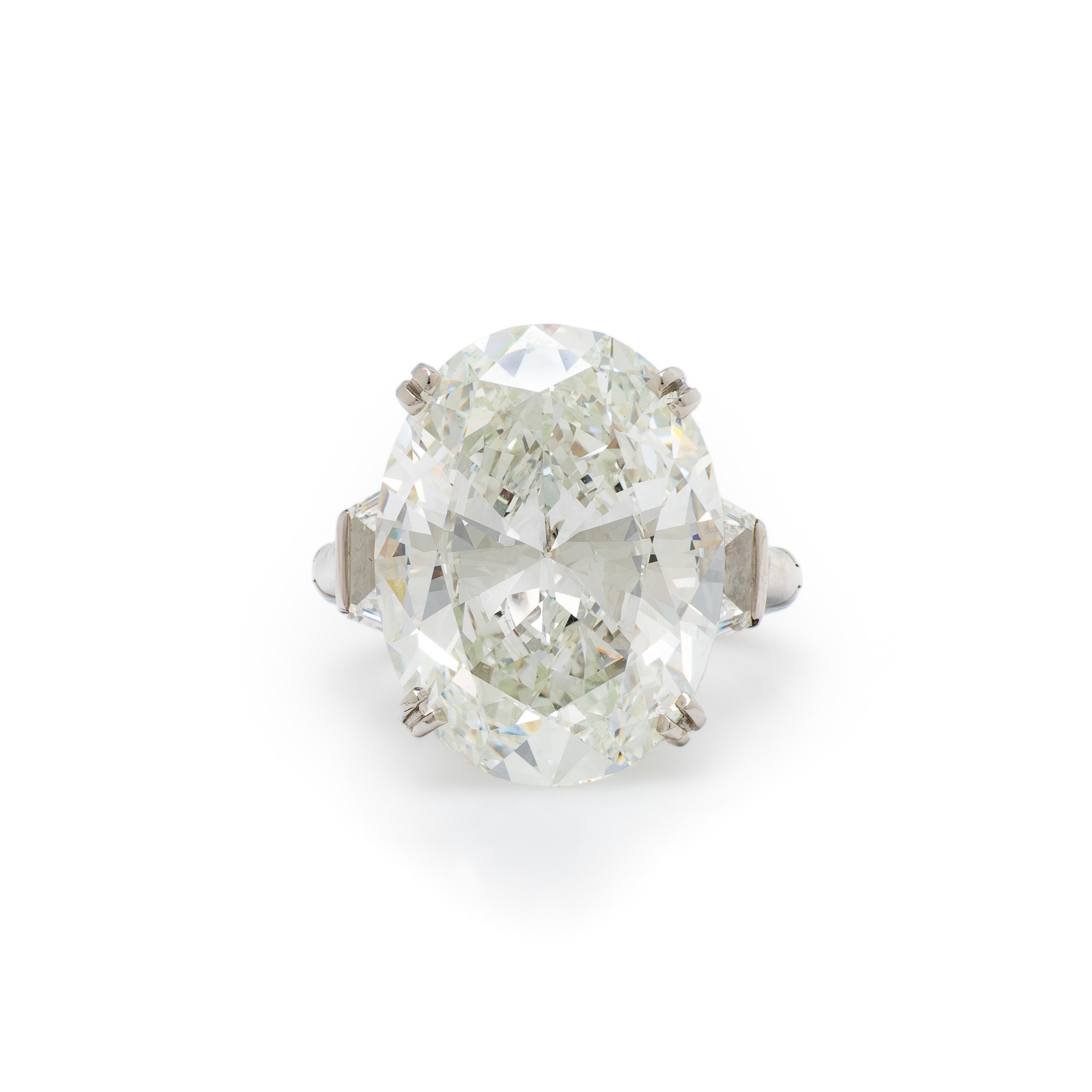 GRAFF, AN IMPORTANT OVAL DIAMOND RING