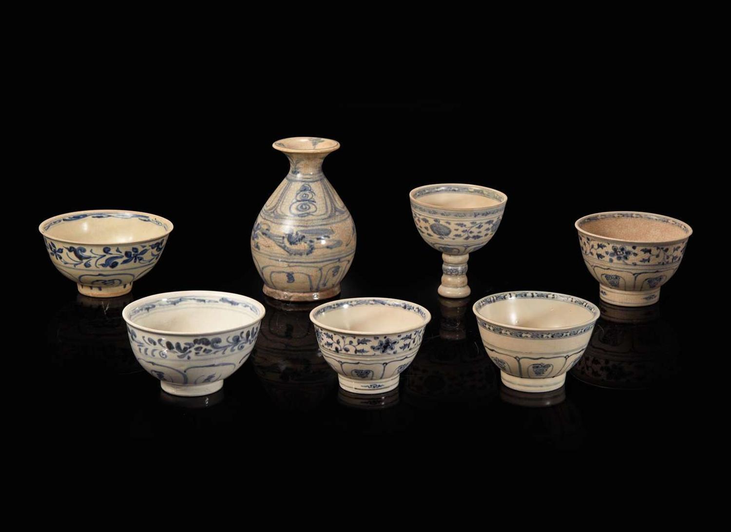A Vietnamese blue and white vase, a stem cup, and five blue and white bowls, Le dynasty 15th-16th century 越南青花瓷瓶及高足杯 越南青花瓷一組五件 後黎朝 十五或十六世紀