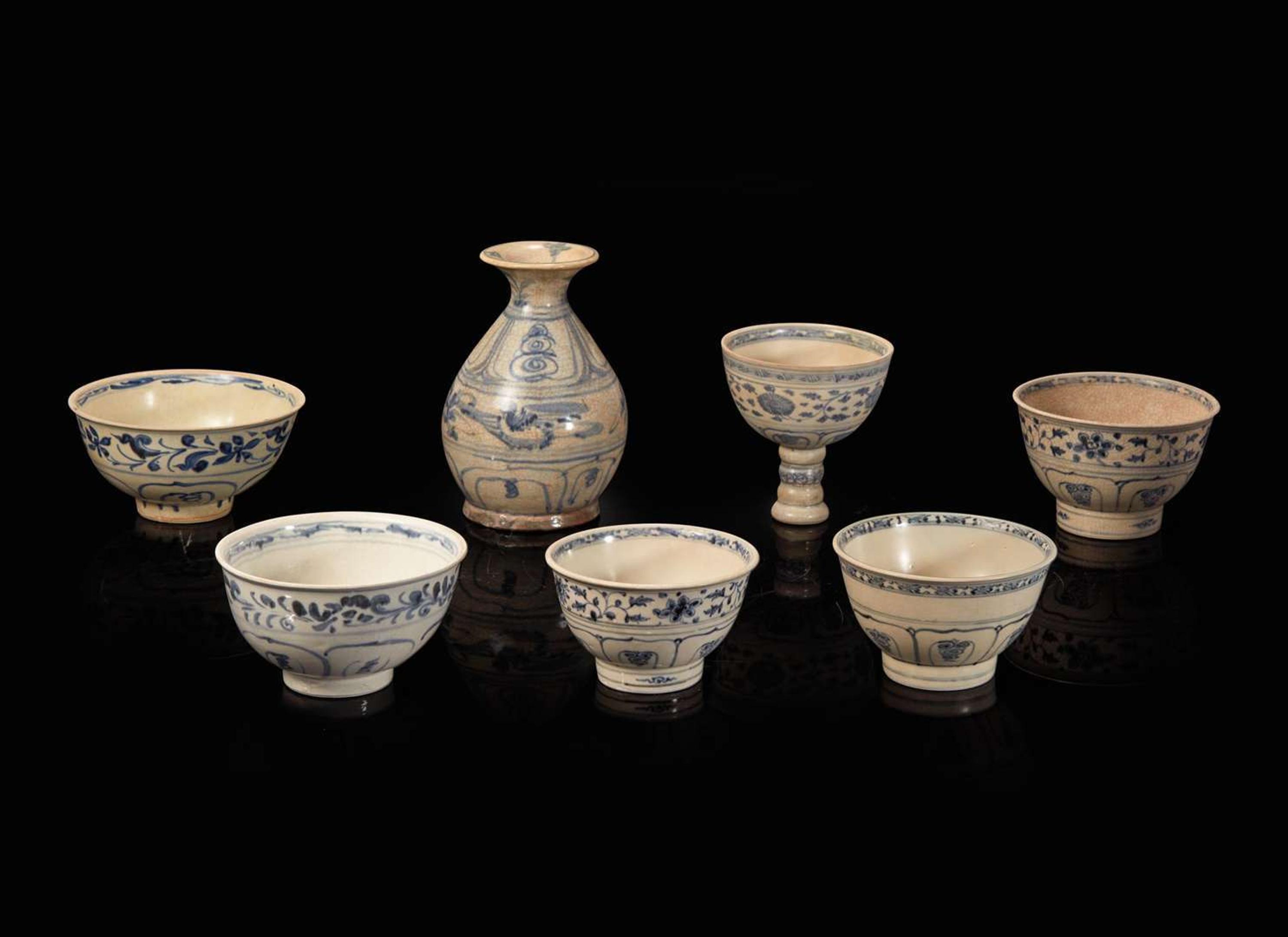 A Vietnamese blue and white vase, a stem cup, and five blue and white bowls, Le dynasty 15th-16th century 越南青花瓷瓶及高足杯 越南青花瓷一組五件 後黎朝 十五或十六世紀