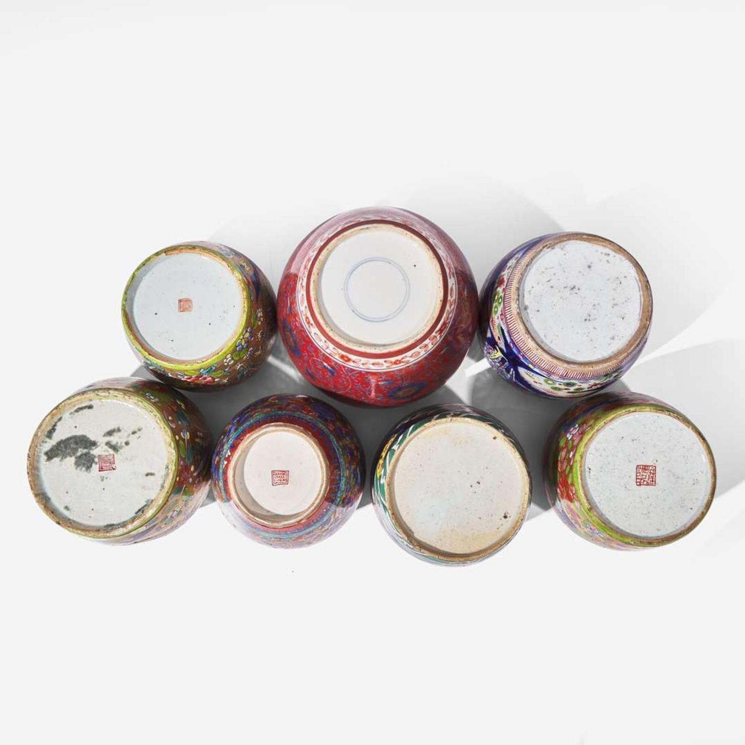 Group of seven assorted Chinese export clobbered porcelain jars and three covers 外銷瓷罐一組七件 18th to first third 19th century ????????