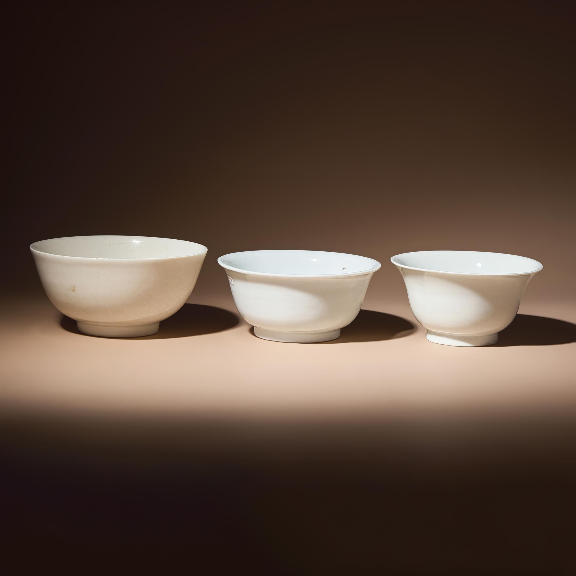Three Chinese Blanc-de-Chine Porcelain Bowls, 17th-18th Century — 清早中期 德化白瓷碗三隻