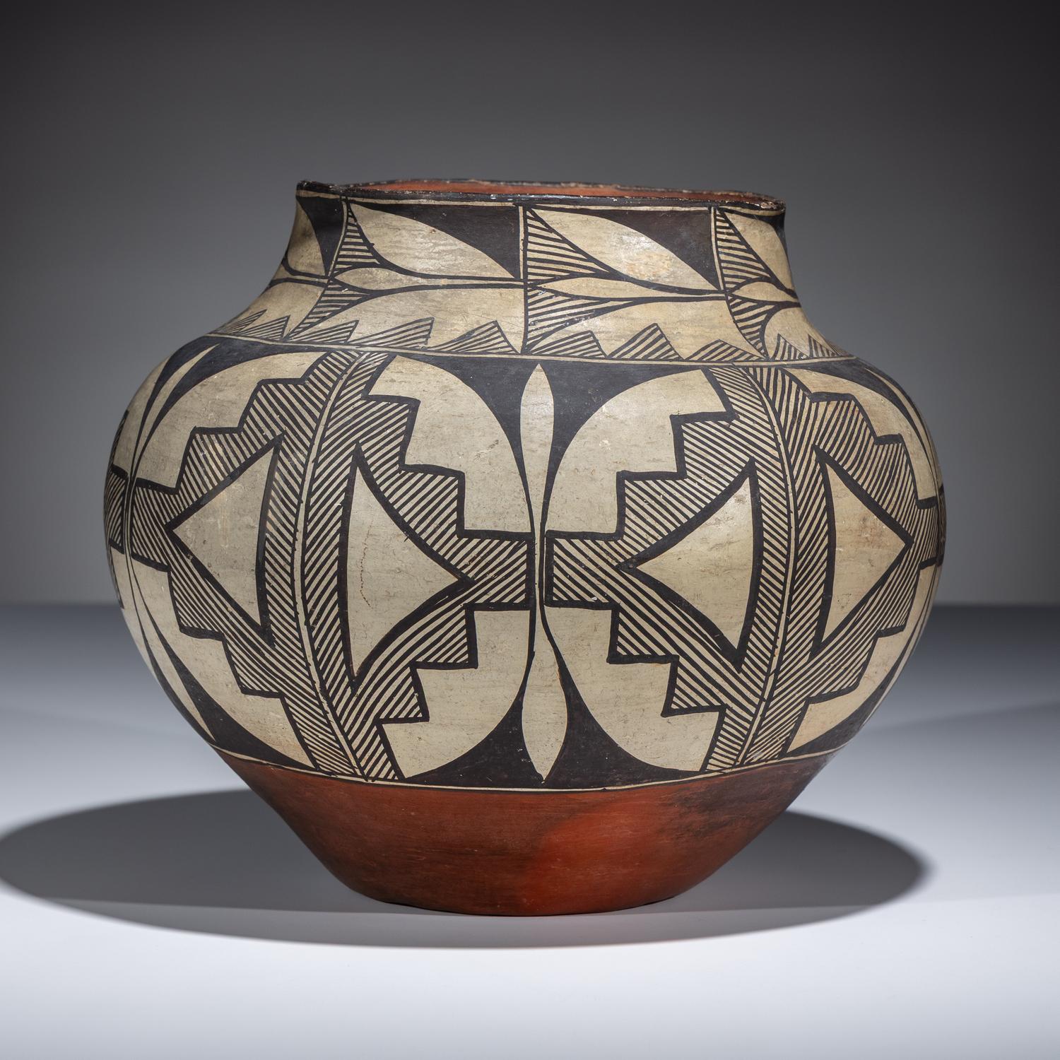 Acoma Fine Line Pottery Jar