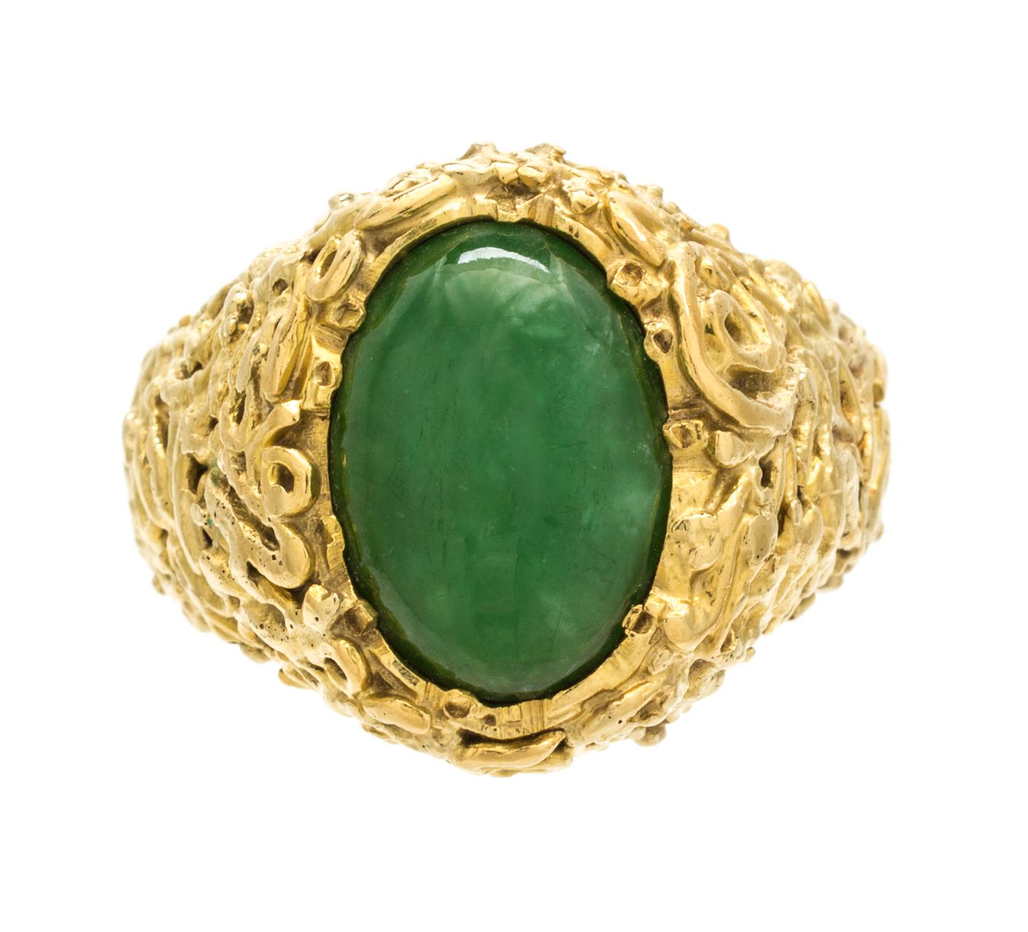 An 18 Karat Yellow Gold and Jadeite Jade Ring, 18.60 dwts.