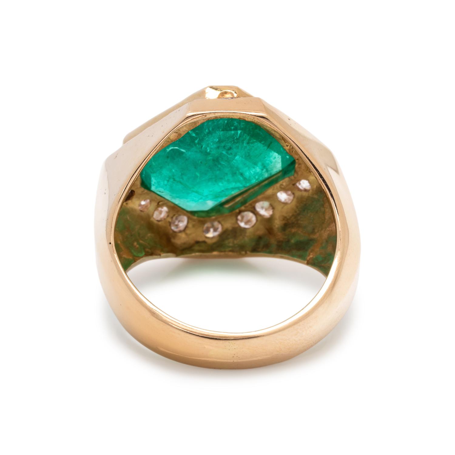 YELLOW GOLD, EMERALD AND DIAMOND RING