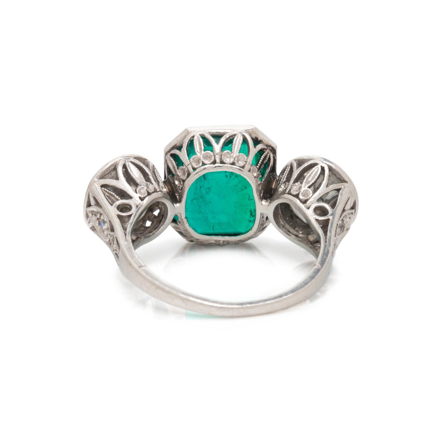 ART DECO, COLOMBIAN EMERALD AND DIAMOND RING