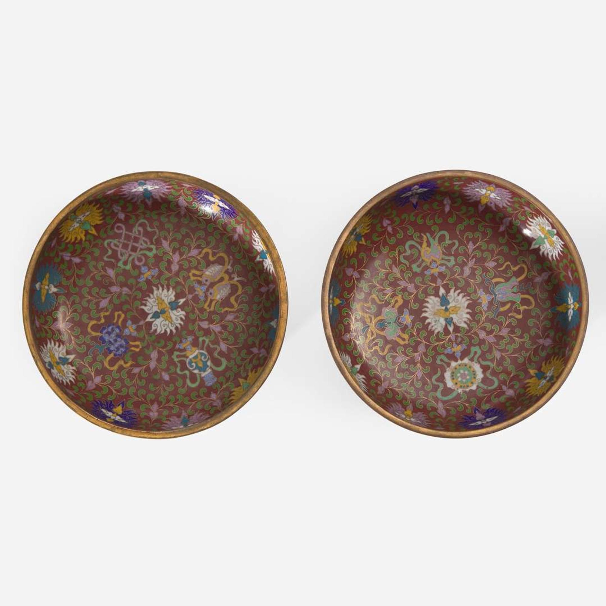 A Chinese jade-embellished cloisonné box 翠玉嵌掐丝珐琅圆盒