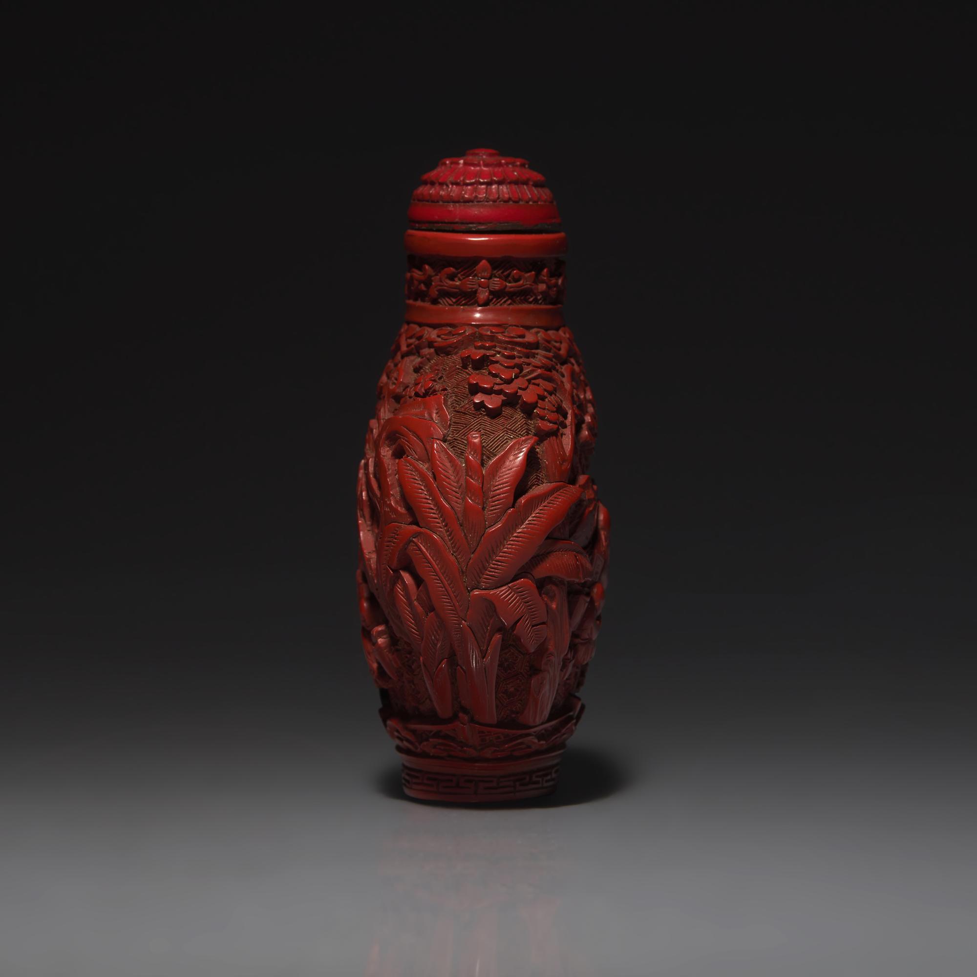 A Chinese Carved Cinnabar Lacquer Snuff Bottle, Late 18th-19th Century 清中期 剔紅松下高士圖鼻烟壺