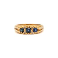 YELLOW GOLD, SYNTHETIC SAPPHIRE AND DIAMOND RING