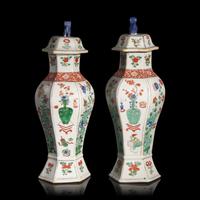 An Associated Pair of Chinese Famille Verte Covered Vases, Kangxi Period — 清康熙 素三彩博古圖六方罐一對