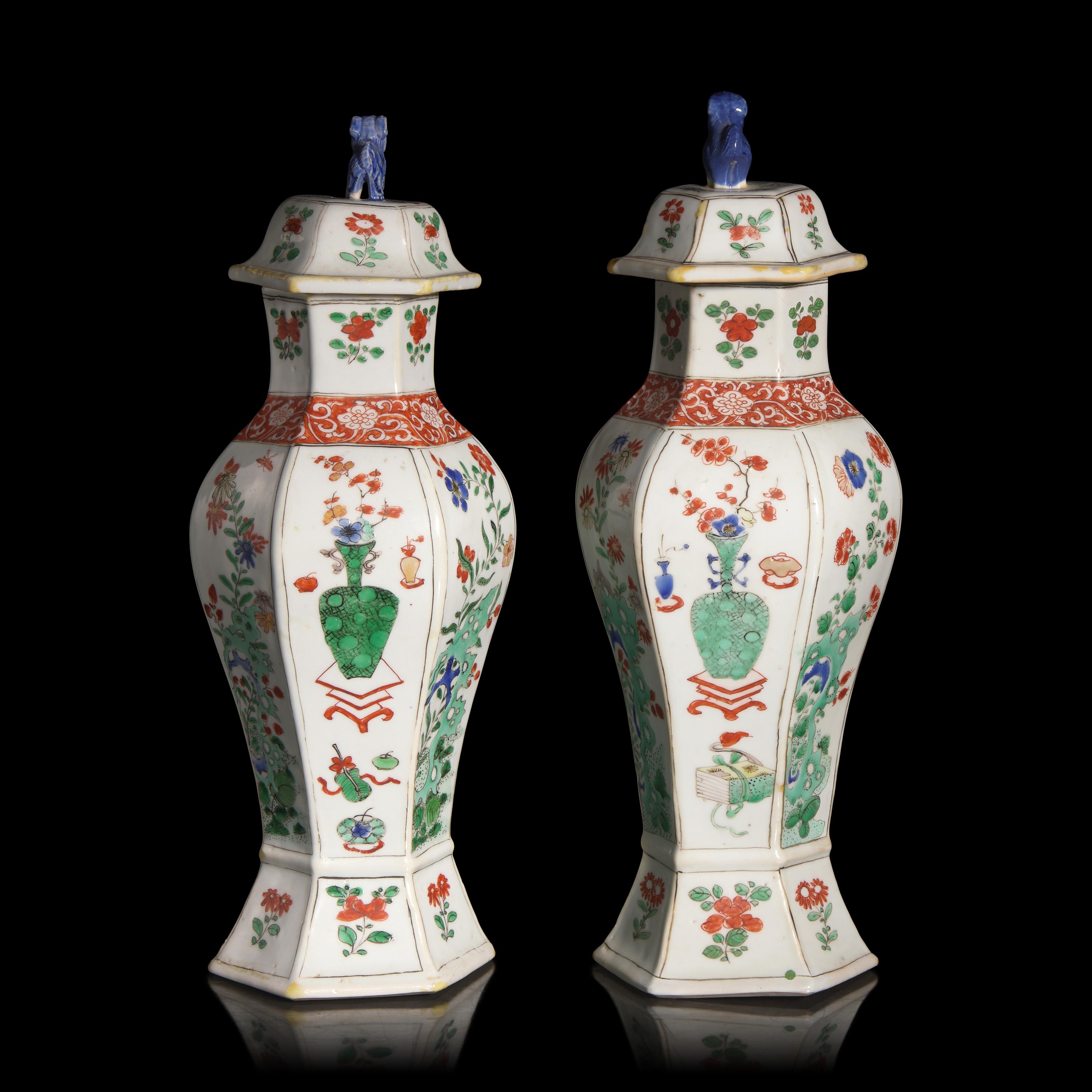 An Associated Pair of Chinese Famille Verte Covered Vases, Kangxi Period — 清康熙 素三彩博古圖六方罐一對