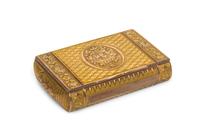 A Yellow Gold Patch Box, 19th/20th century, of rectangular form with rounded edges, the lid centered with an urn issuing flowers.