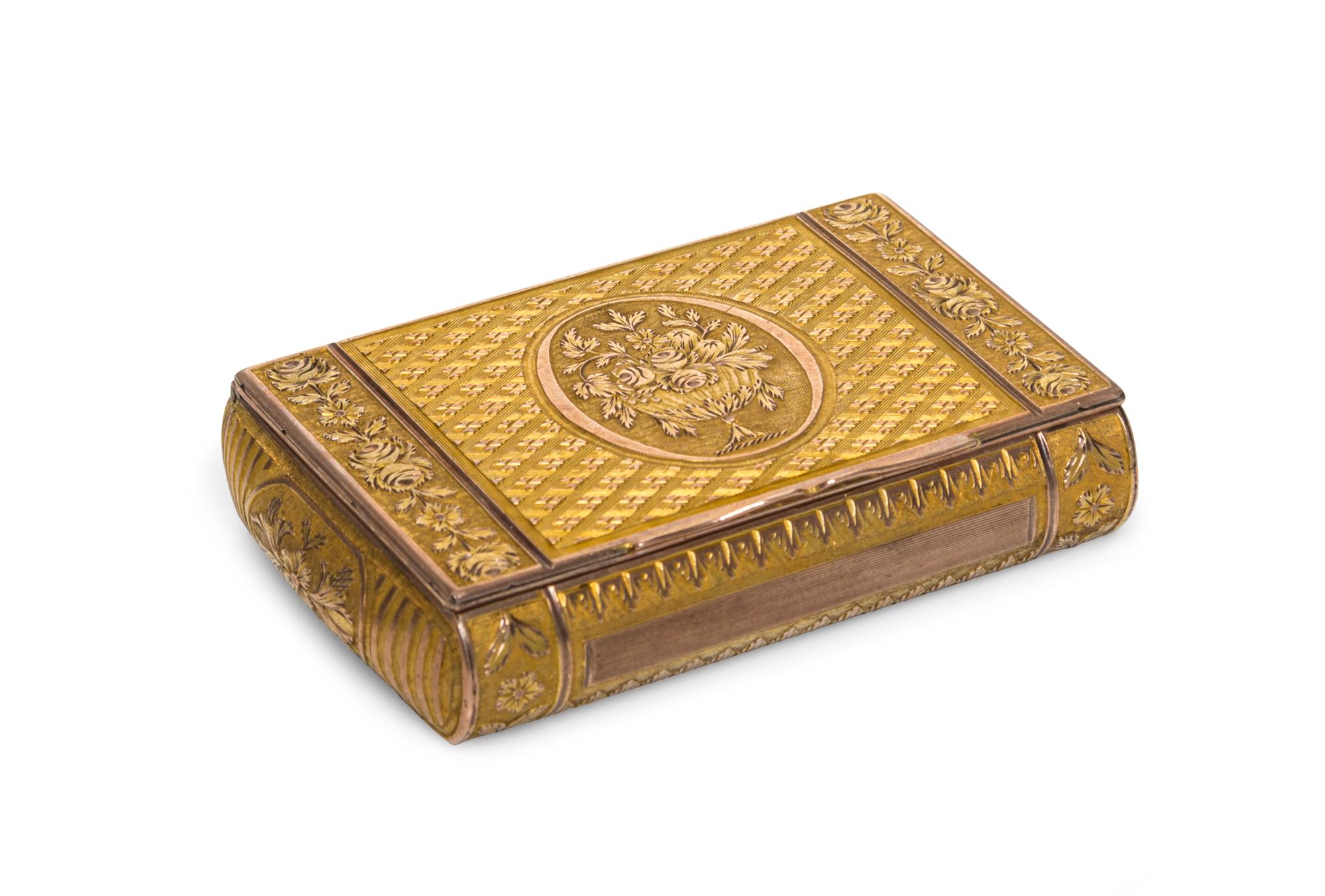 A Yellow Gold Patch Box, 19th/20th century, of rectangular form with rounded edges, the lid centered with an urn issuing flowers.