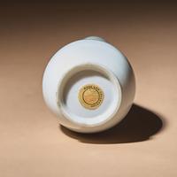 A Chinese Blanc-de-Chine Porcelain Vase, Late 17th-Early 18th Century — 清早中期 德化白瓷長頸瓶