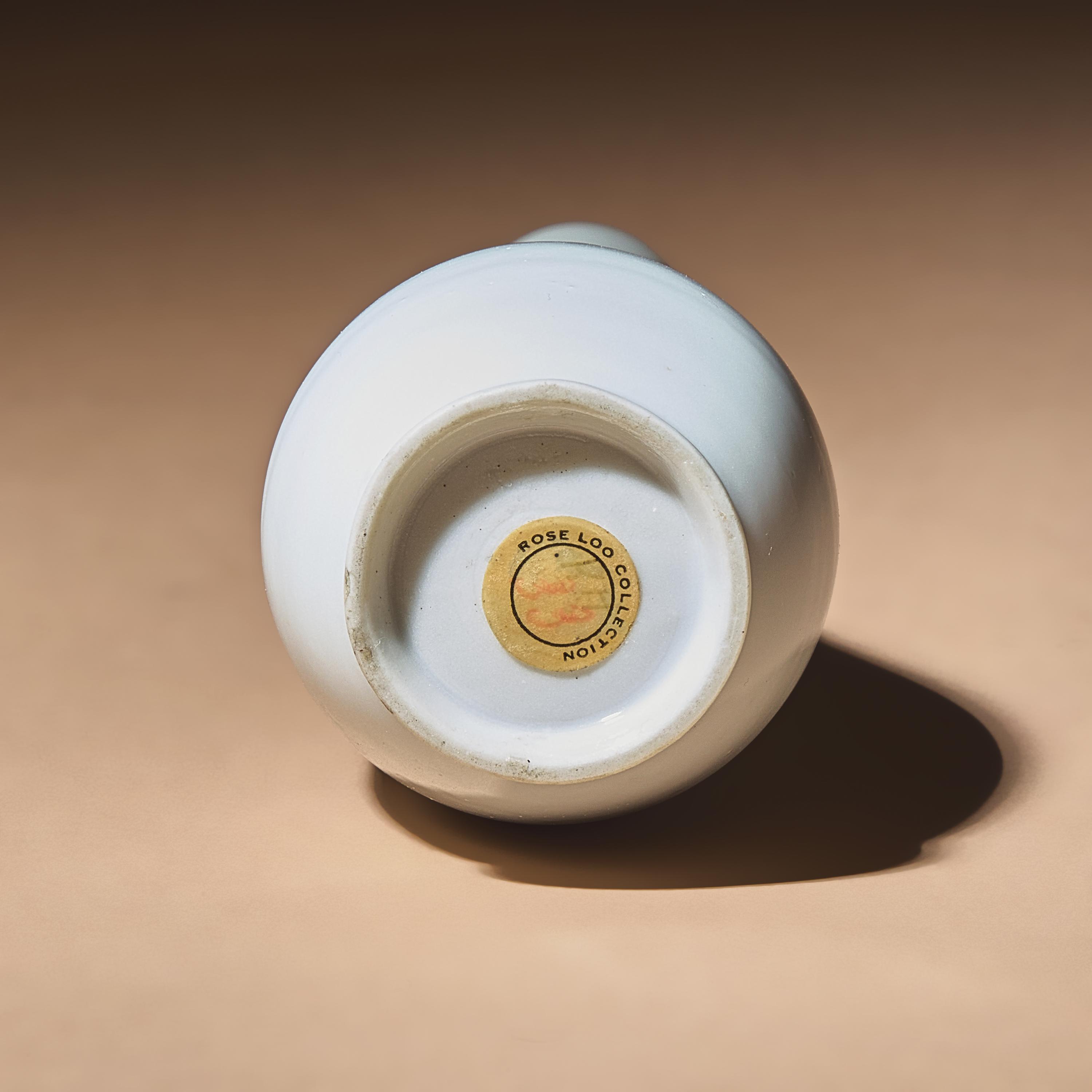 A Chinese Blanc-de-Chine Porcelain Vase, Late 17th-Early 18th Century — 清早中期 德化白瓷長頸瓶