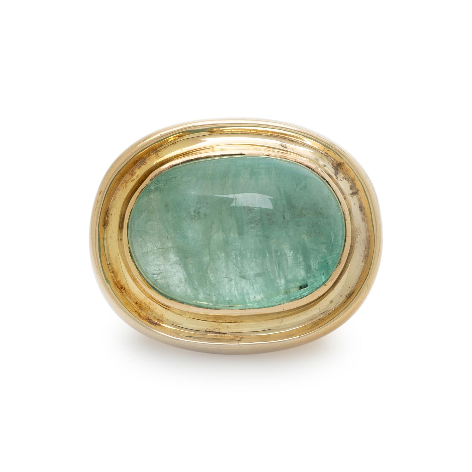 EMERALD AND YELLOW GOLD RING