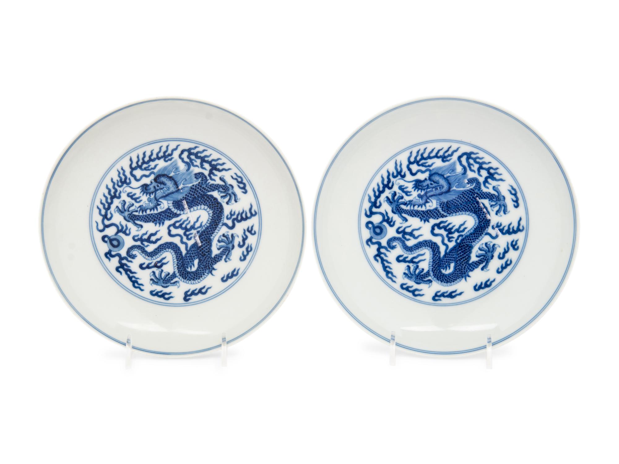 A Pair Chinese Blue and White Porcelain 'Dragon' Plates