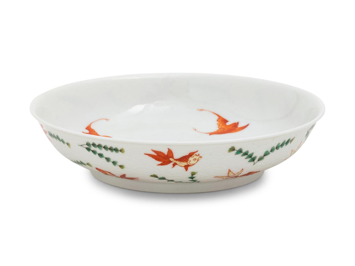 A Chinese Famille Rose Porcelain Dish