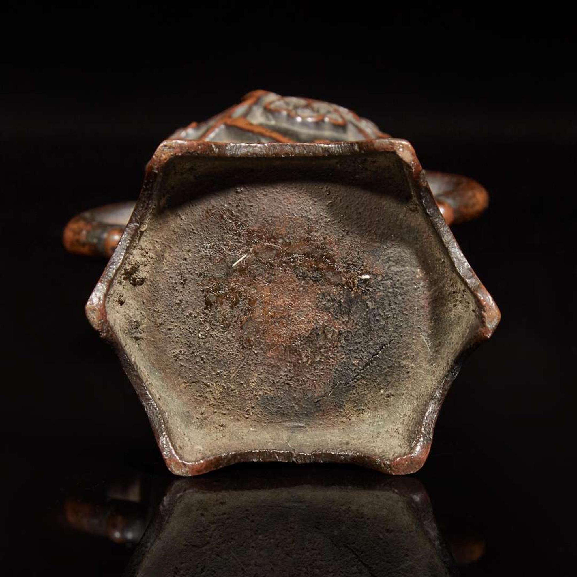 A small Chinese patinated bronze incense tool vase 加漆香具小銅瓶 17th/18th century ???????