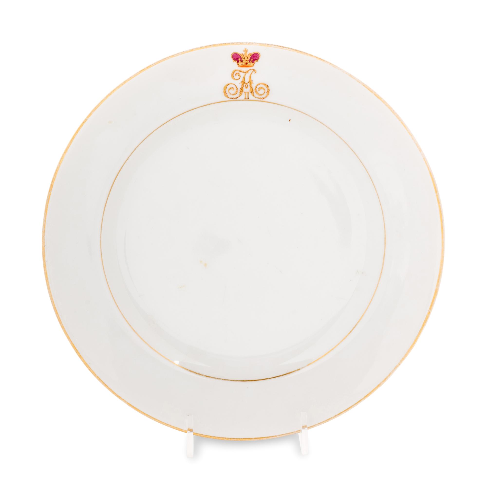 A Nicholas II Imperial Porcelain Factory Dinner Plate from the 'Petergof Farm Palace' Service