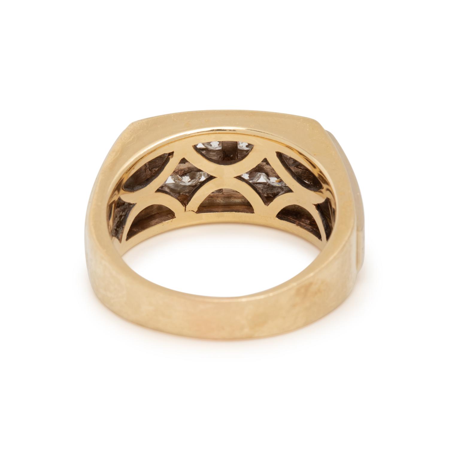YELLOW GOLD AND DIAMOND RING