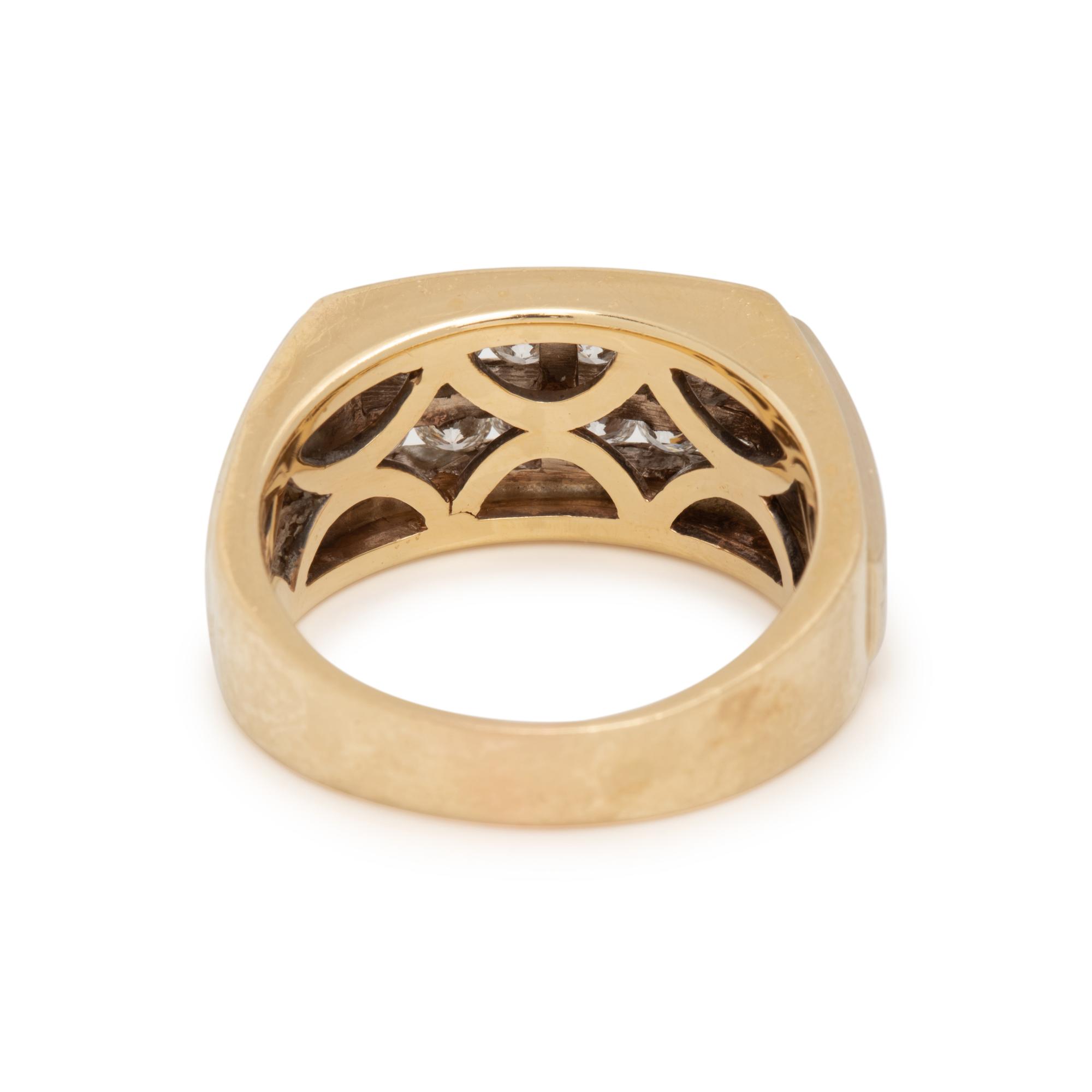 YELLOW GOLD AND DIAMOND RING