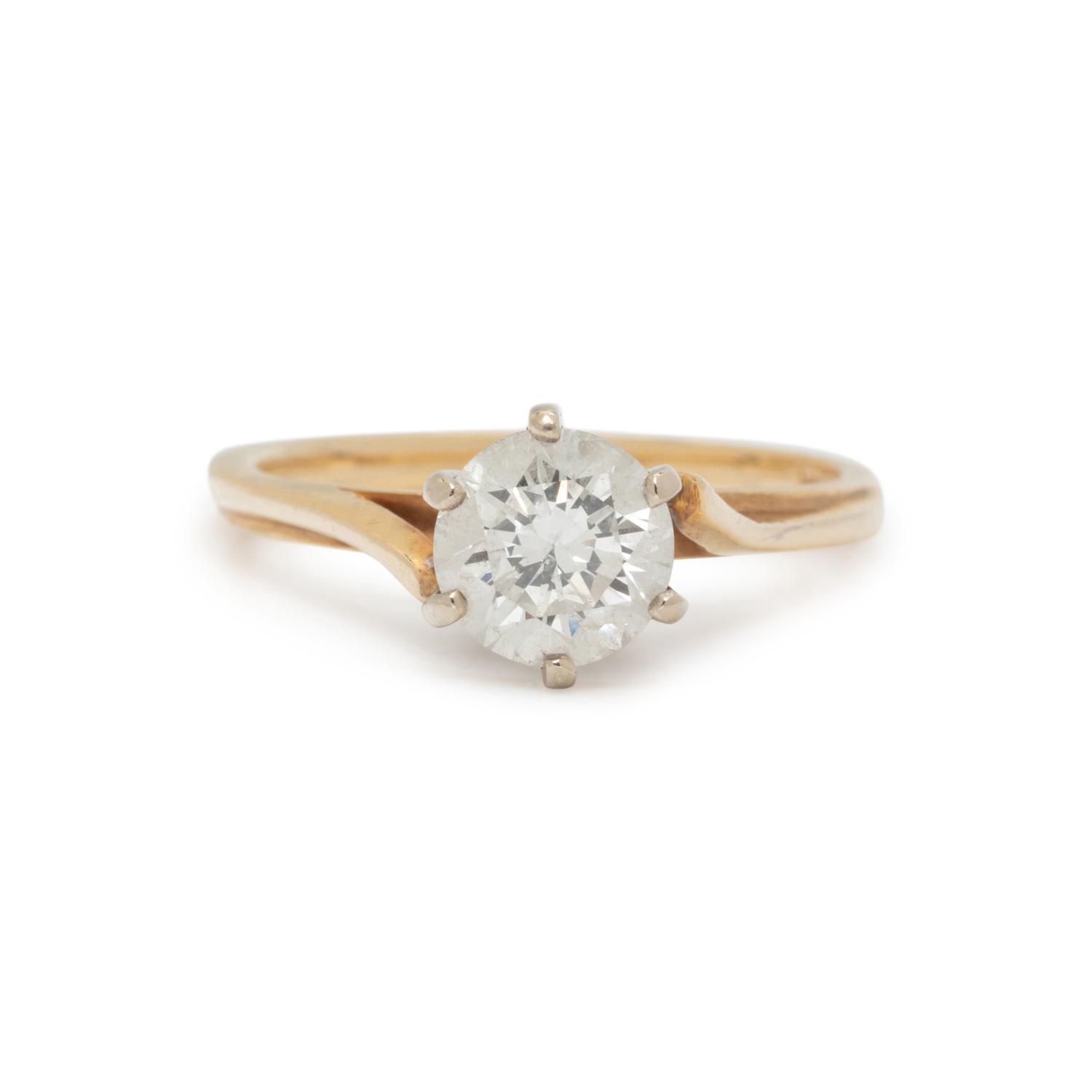 YELLOW GOLD AND DIAMOND RING