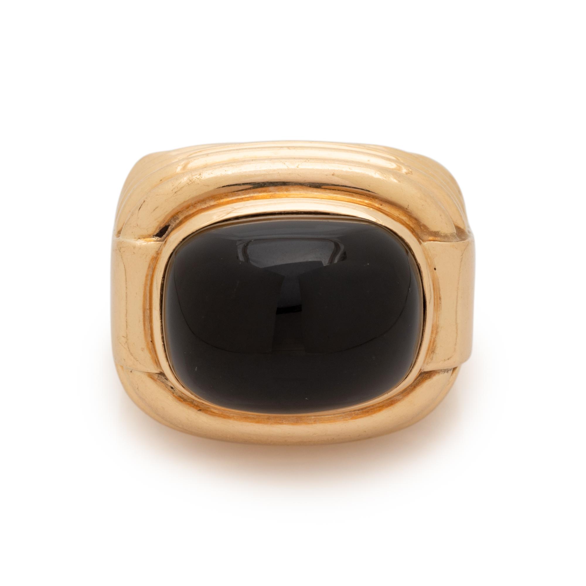 YELLOW GOLD AND ONYX RING