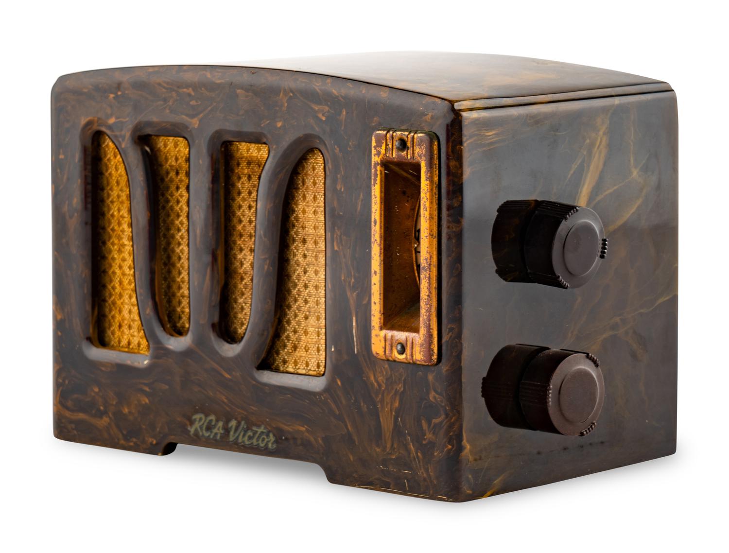 An RCA RC350 Radio