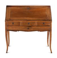 A Louis XV Walnut Bureau en Pente