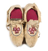 Eastern Woodlands Beaded Moccasins Length 10 x Width 3 inches — (Late 19th/Early 20th Century)