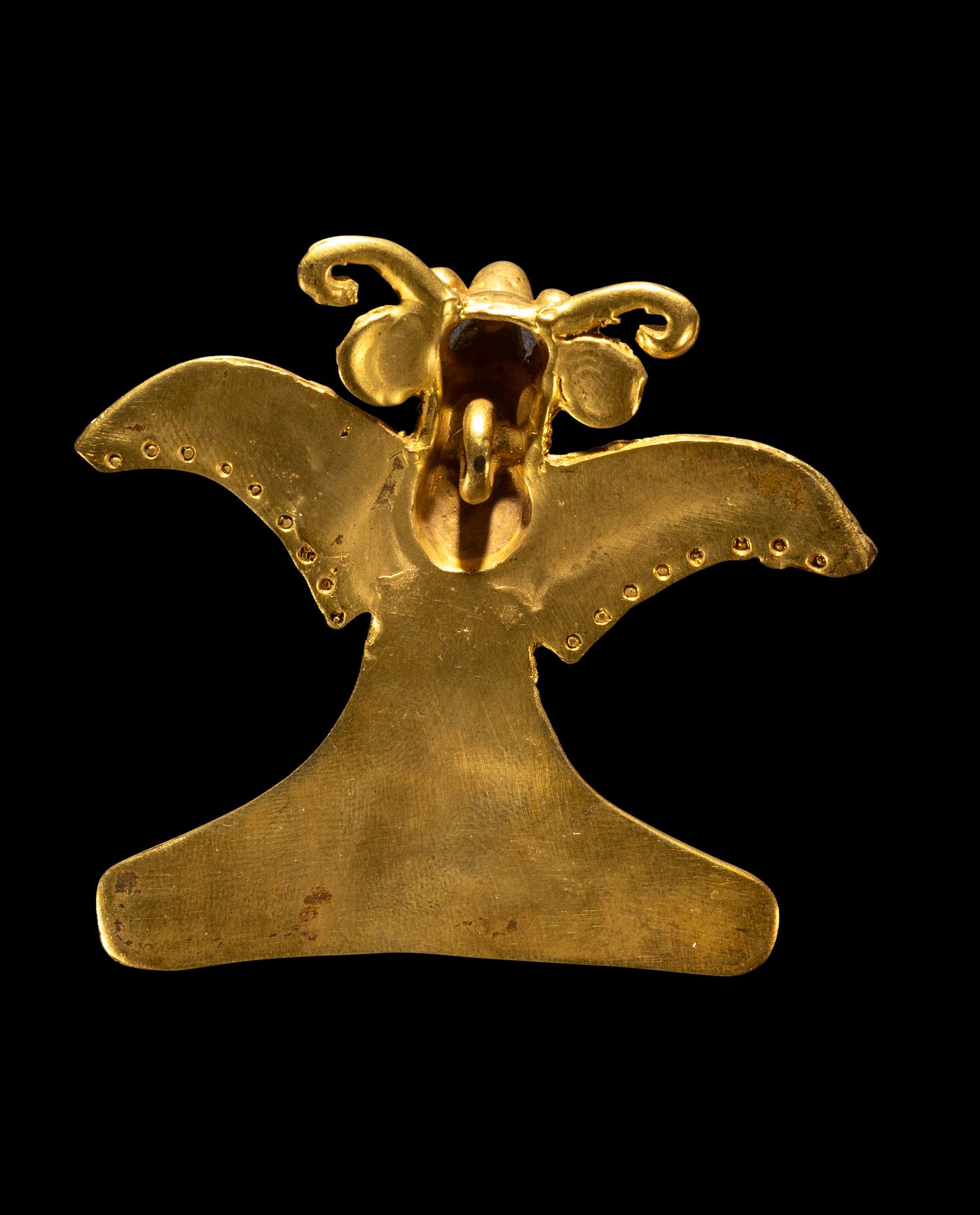 A Veraguas Gold Eagle Pendant