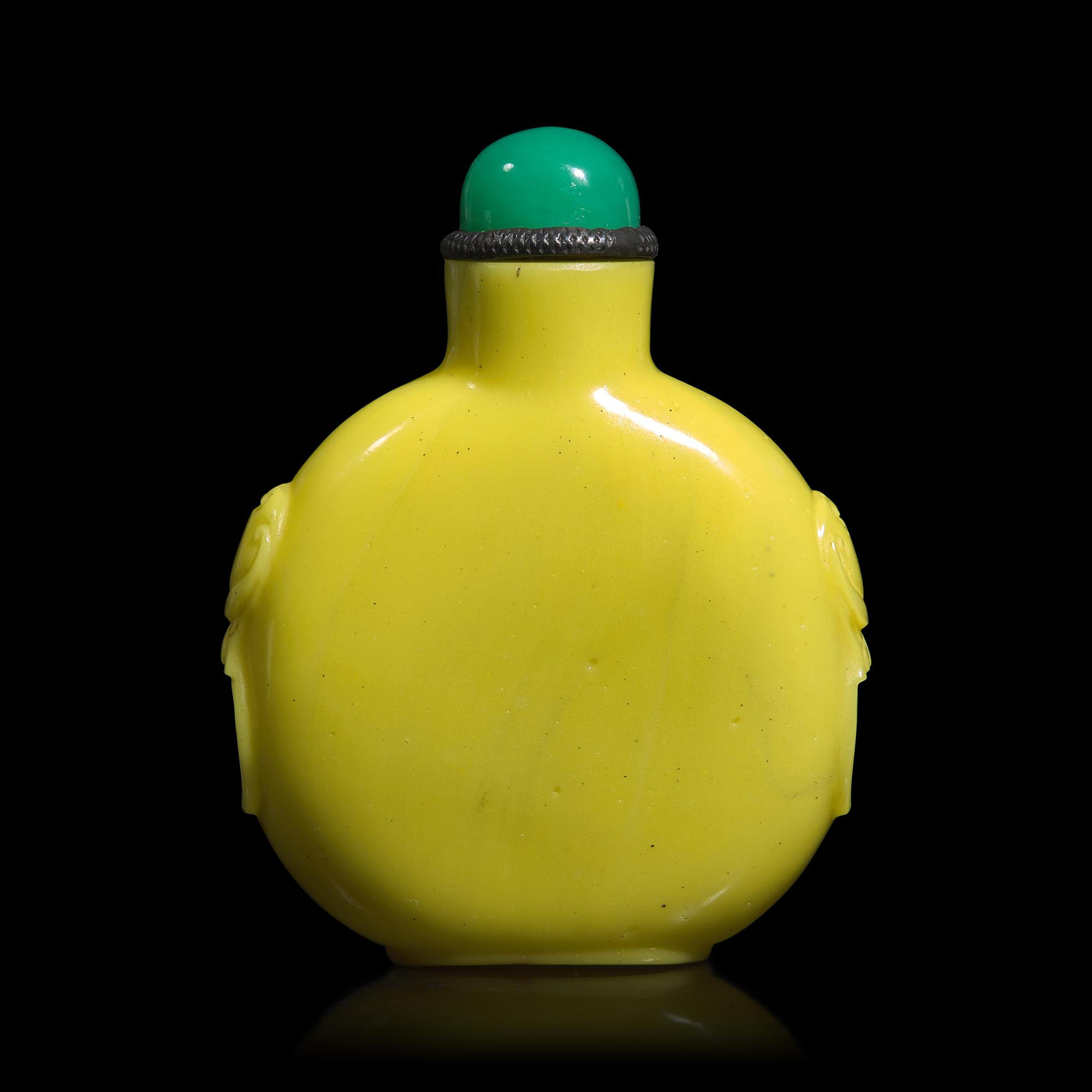 A Rare Chinese Lemon Yellow Glass Snuff Bottle, Possibly Yangzhou, 18th/19th century