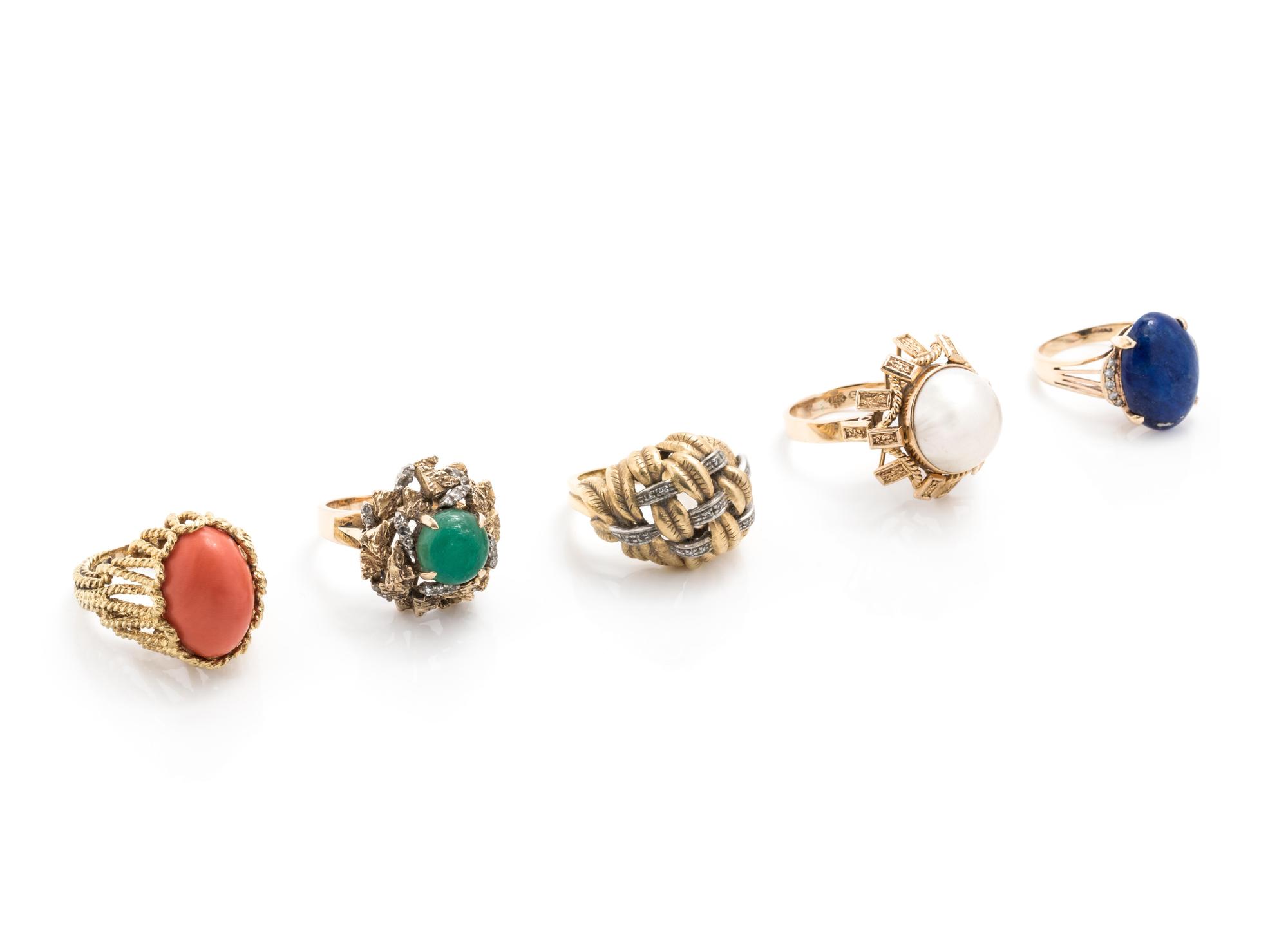 COLLECTION OF YELLOW GOLD RINGS