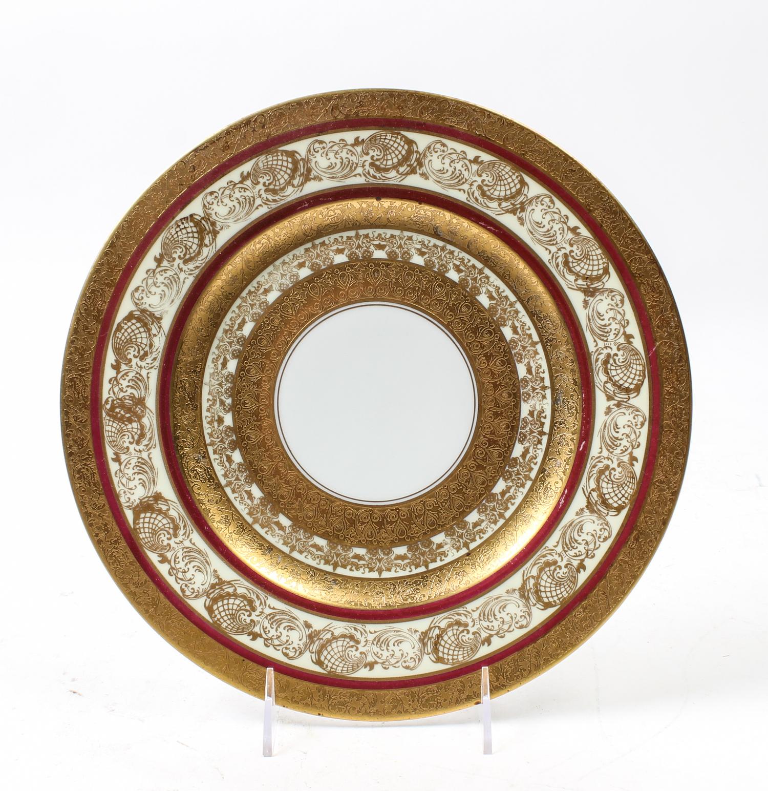 Twelve Hutschenreuther Porcelain Service Plates — 20TH CENTURY