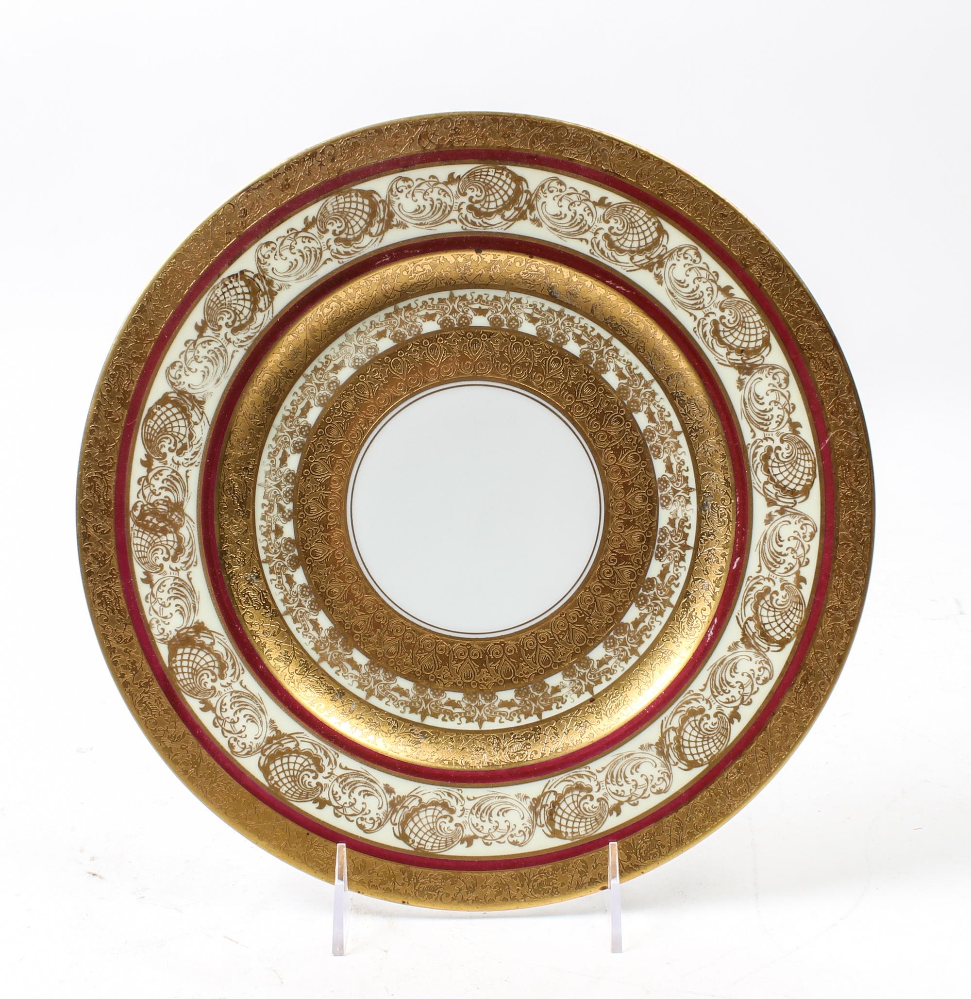 Twelve Hutschenreuther Porcelain Service Plates — 20TH CENTURY